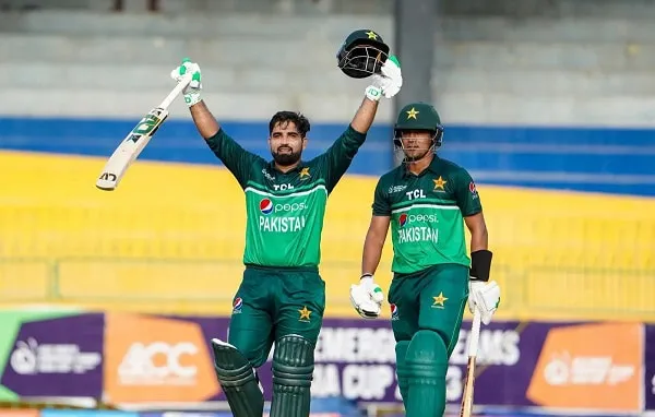 পাকিস্তানের ক্রিকেটাররা উল্লাসে ভাসছেন, অধিনায়ক হাসান আলী জয় উদযাপন করছেন. Channel i News - চ্যানেল আই নিউজ