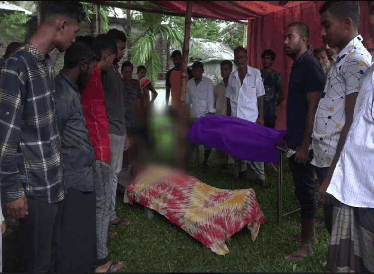 শোকসন্তপ্ত পরিবার ও স্বজনরা বিদ্যুৎস্পৃষ্টের ঘটনায় শোক প্রকাশ করছে. Channel i News - চ্যানেল আই নিউজ