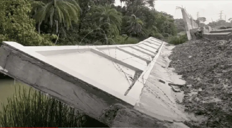 পায়রা বন্দরের গাইড ওয়ালে ধসের ছবি, নির্মাণ কাজ শেষ না হতেই ধস. Channel i News - চ্যানেল আই নিউজ