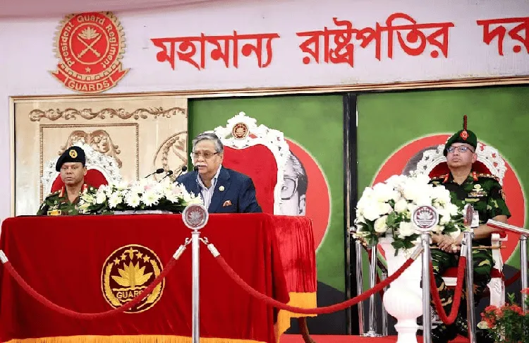 রাষ্ট্রপতি জনসংযোগ ও নিরাপত্তা বিষয়ক আলোচনা করছেন, সেনা ও পুলিশ কর্মকর্তাদের সঙ্গে।. Channel i News - চ্যানেল আই নিউজ