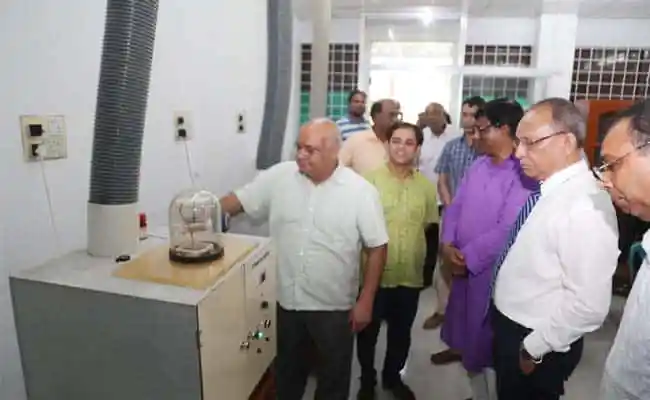 রাজশাহী বিশ্ববিদ্যালয়ে প্লাজমা গবেষণাগার উদ্বোধন অনুষ্ঠানে অতিথিরা. Channel i News - চ্যানেল আই নিউজ