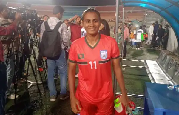 বাংলাদেশের সাবিনা ফুটবল খেলোয়াড়ের ছবি, ১০ মাস না খেলার পর পরাজয়. Channel i News - চ্যানেল আই নিউজ