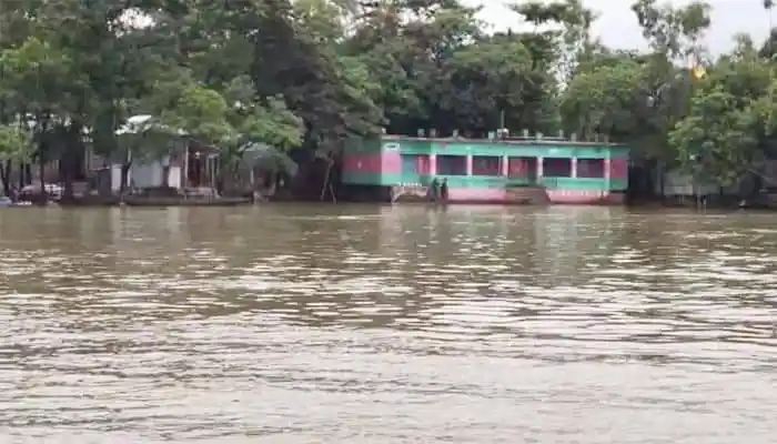 সুনামগঞ্জে বন্যার কারণে নদীর পানি বৃদ্ধি, বাড়ছে আতঙ্ক. Channel i News - চ্যানেল আই নিউজ
