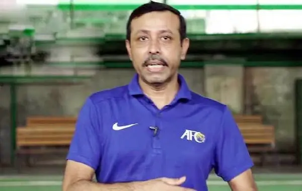 বাংলাদেশ ফুটবল দলের কোচ সাইফুল বারী টিটু ব্যাখ্যা দিচ্ছেন. Channel i News - চ্যানেল আই নিউজ