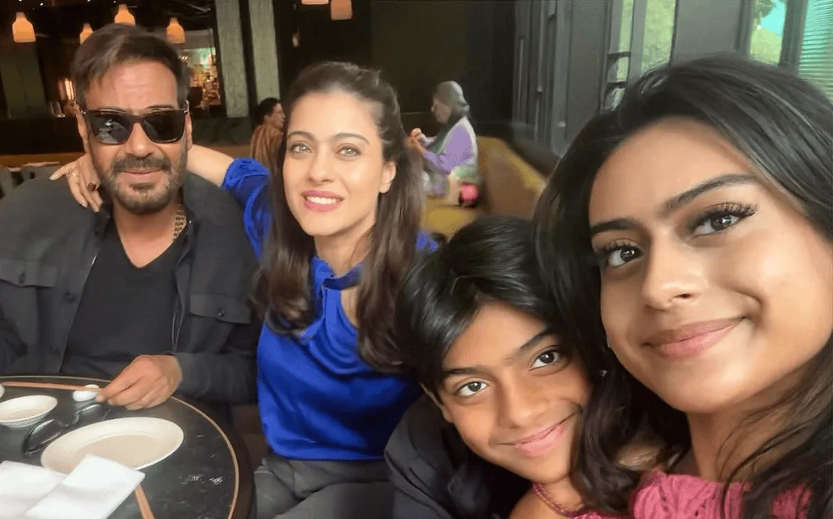 অজয় ও পরিবারের সদস্যদের সঙ্গে খুশি ও হাসিমুখে ছবি. Channel i News - চ্যানেল আই নিউজ