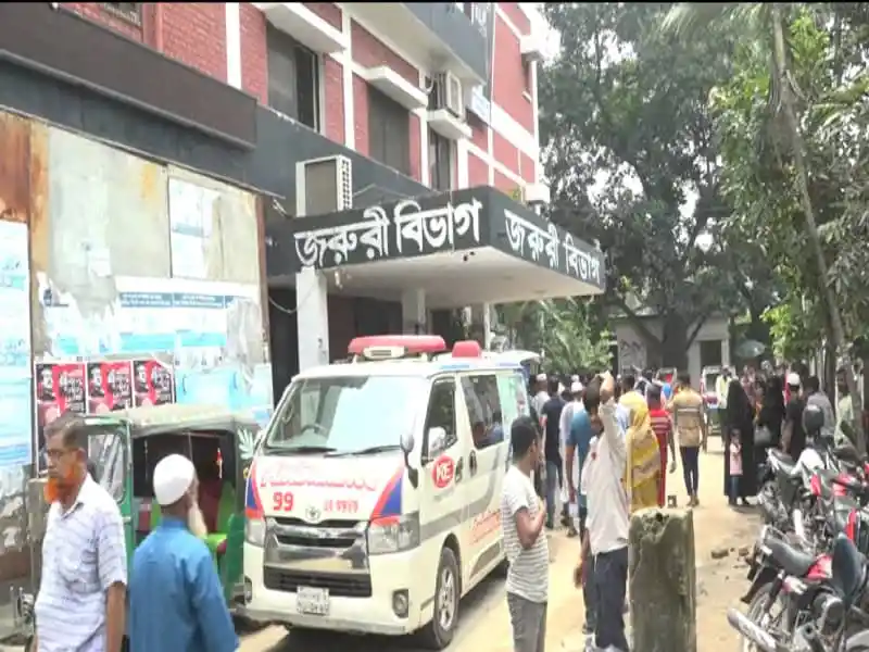 ব্রাহ্মণবাড়িয়ায় পায়ের রগ কেটে যুবকের মৃত্যু, হাসপাতালে নেওয়ার পথে মারা যান. Channel i News - চ্যানেল আই নিউজ