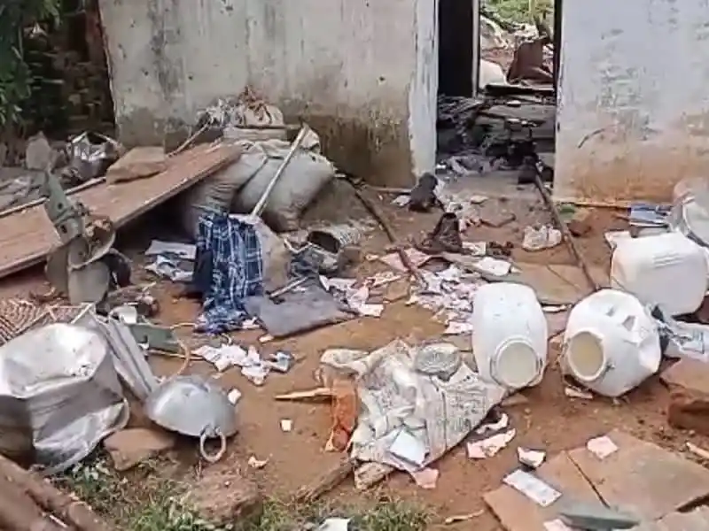 ধ্বংসপ্রাপ্ত এলাকা যেখানে অপরাধের পর বিশৃঙ্খলা ছড়িয়েছে. Channel i News - চ্যানেল আই নিউজ