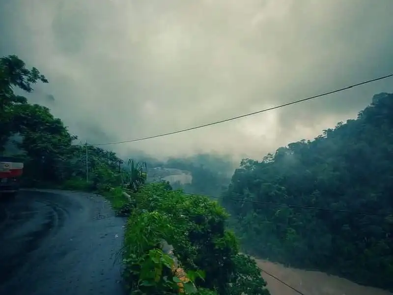 পাহাড়ে বর্ষাকালে ভ্রমণের জন্য প্রস্তুতির দৃশ্য. Channel i News - চ্যানেল আই নিউজ