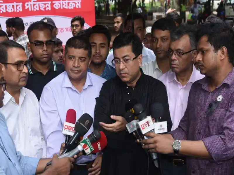 বাংলাদেশের বিভিন্ন সংবাদমাধ্যমের সাংবাদিকরা চ্যানেল আই অনলাইন প্রতিনিধির সাথে সাক্ষাৎ. Channel i News - চ্যানেল আই নিউজ