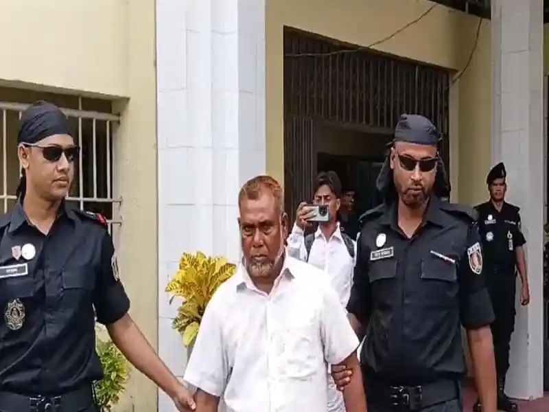 অভিযুক্তের সঙ্গে পুলিশ সদস্যরা, ধর্ষণের শিকার চতুর্থ শ্রেণির ছাত্রী মামলা. Channel i News - চ্যানেল আই নিউজ