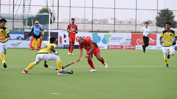 বাংলাদেশ ও মালয়েশিয়া হকি ম্যাচে খেলোয়াড়রা মাঠে প্রতিদ্বন্দ্বিতা করছে. Channel i News - চ্যানেল আই নিউজ