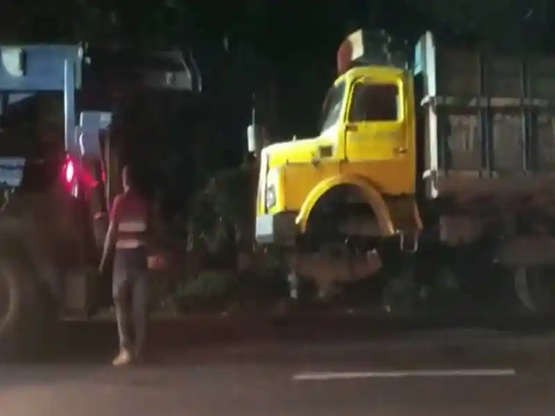 রাতের দুর্ঘটনায় ট্রাকের সাথে সংঘর্ষে দুই মোটরসাইকেল আরোহীর মৃত্যু. Channel i News - চ্যানেল আই নিউজ