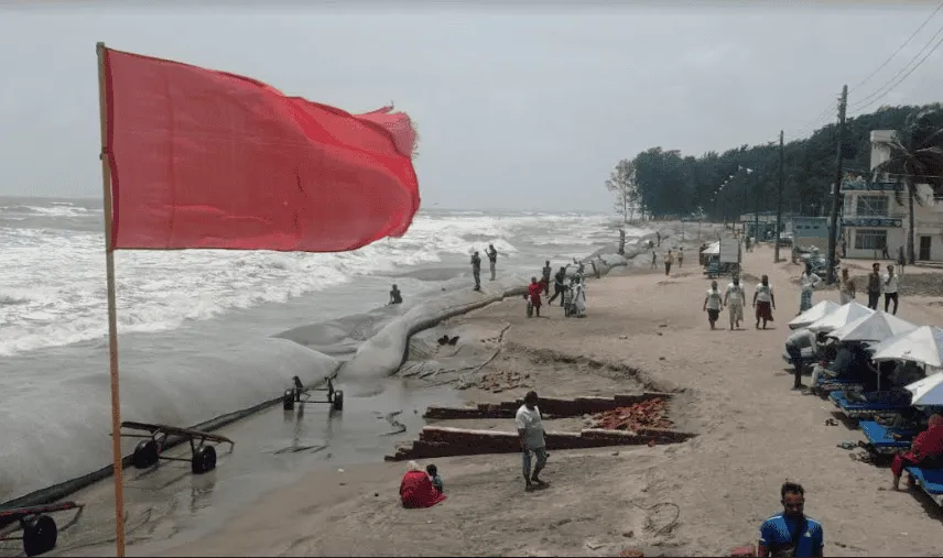 কক্সবাজার সমুদ্র সৈকত ও পর্যটকদের ভিড়, ঝুঁকির মুখে. Channel i News - চ্যানেল আই নিউজ