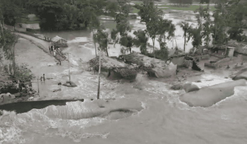 কক্সবাজার সমুদ্র সৈকত ঝুঁকিপূর্ণ পরিস্থিতিতে, বন্যার কারণে ক্ষতিগ্রস্ত. Channel i News - চ্যানেল আই নিউজ