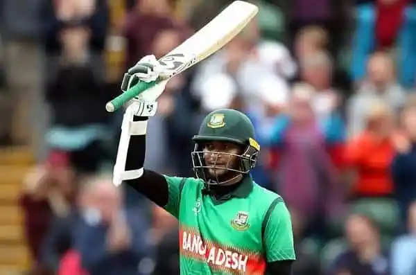 বাংলাদেশ ক্রিকেটার সাকিব আল হাসান ব্যাট হাতে উল্লাসে উদযাপন করছেন. Channel i News - চ্যানেল আই নিউজ
