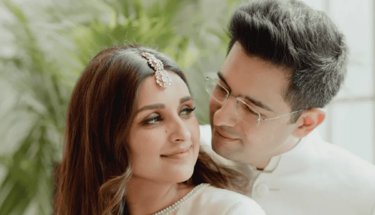 প্রণয়ী দম্পতি প্রেমের মুহূর্তে হাসিমুখে দেখা করছে. Channel i News - চ্যানেল আই নিউজ