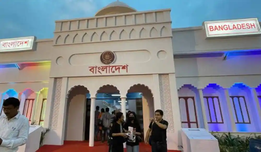ঢাকার বইমেলায় বাংলাদেশের প্যাভিলিয়নের প্রবেশদ্বার. Channel i News - চ্যানেল আই নিউজ