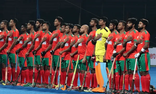 বাংলাদেশ হকি দল জাতীয় সংগীতের সময় দাঁড়িয়ে আছে. Channel i News - চ্যানেল আই নিউজ
