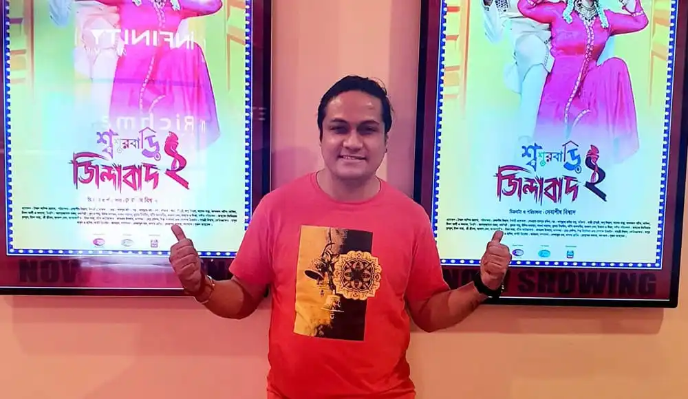 চ্যানেল আই অনলাইন এর প্রচার অনুষ্ঠানে একজন ব্যক্তি শুভেচ্ছা জানাচ্ছেন. Channel i News - চ্যানেল আই নিউজ
