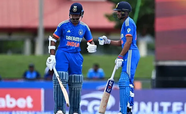 ভারতীয় মহিলা ক্রিকেটাররা মাঠে একসঙ্গে উদযাপন করছে. Channel i News - চ্যানেল আই নিউজ