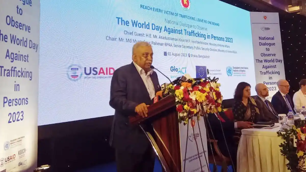 বিশ্ব মানবপাচার বিরোধী দিবসের আলোচনা সভা, বক্তা বক্তব্য দিচ্ছেন. Channel i News - চ্যানেল আই নিউজ