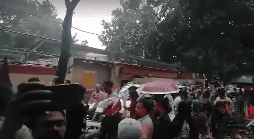 জনসমাগমের মধ্যে হাসপাতাল ভর্তি খালেদা জিয়া বিষয়ক প্রতিবাদ ও সমর্থন. Channel i News - চ্যানেল আই নিউজ
