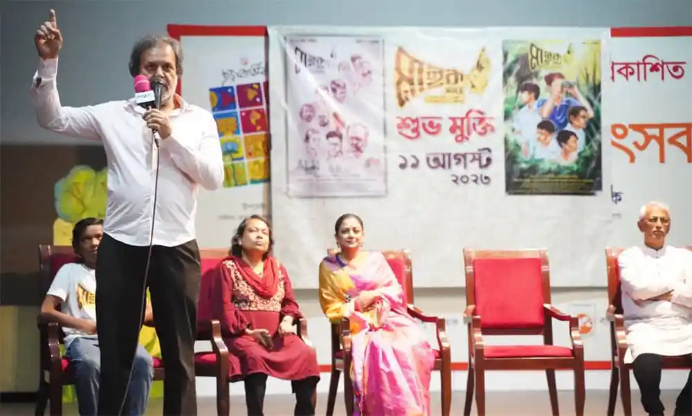 প্রেস কনফারেন্সে বক্তা বক্তব্য দিচ্ছেন, প্যানেলিস্টরা উপস্থিত. Channel i News - চ্যানেল আই নিউজ