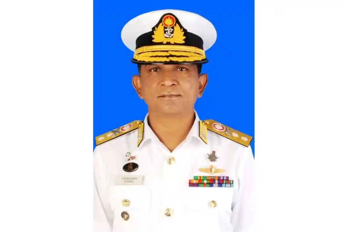 বাংলাদেশের নৌবাহিনী কর্মকর্তা পোর্ট্রেট, সামরিক পোশাক পরিহিত. Channel i News - চ্যানেল আই নিউজ