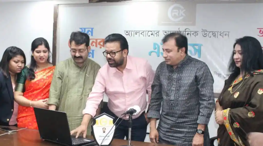 শিল্পীরা নতুন অ্যালবাম উদ্বোধন অনুষ্ঠানে অংশগ্রহণ করছে. Channel i News - চ্যানেল আই নিউজ