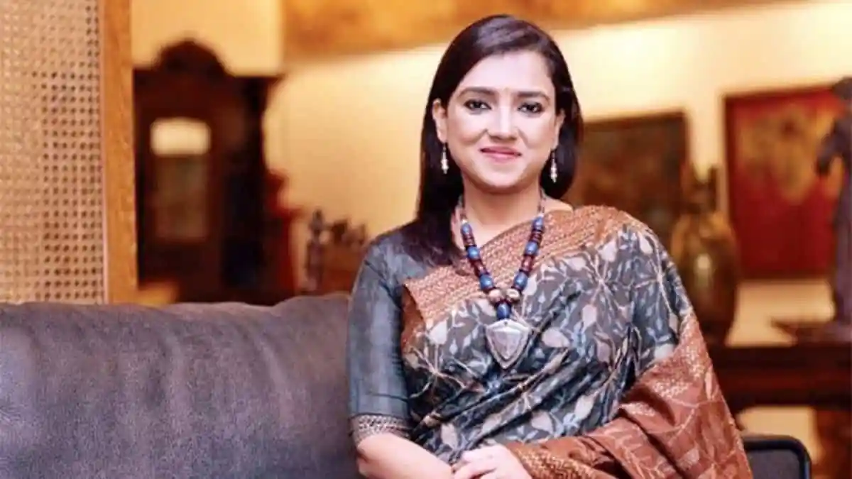 নবনীতা একজন গায়িকা, তিনি স্টুডিওতে গান করছেন. Channel i News - চ্যানেল আই নিউজ
