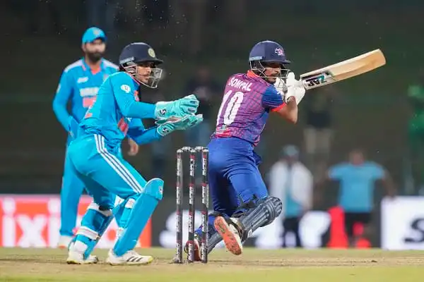 নেপাল ব্যাটসম্যান বাংলাদেশের বোলারকে স্ট্রাইক করছে. Channel i News - চ্যানেল আই নিউজ