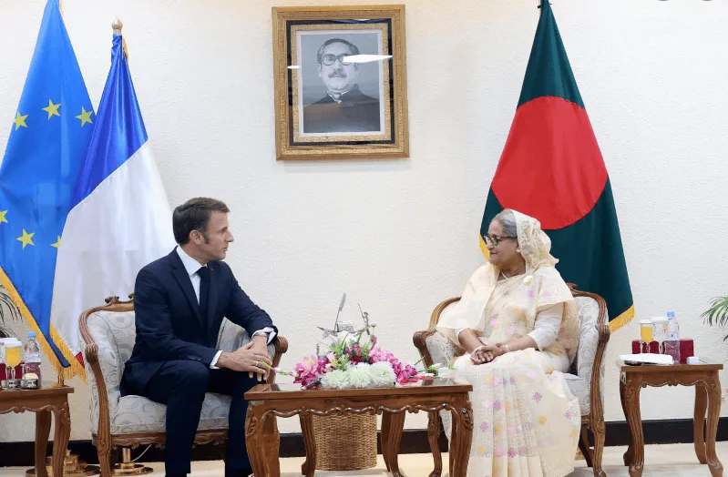 বাংলাদেশের প্রধানমন্ত্রী ও ফ্রান্সের প্রেসিডেন্টের বৈঠক, উভয় নেতা বসে আলোচনা করছেন. Channel i News - চ্যানেল আই নিউজ