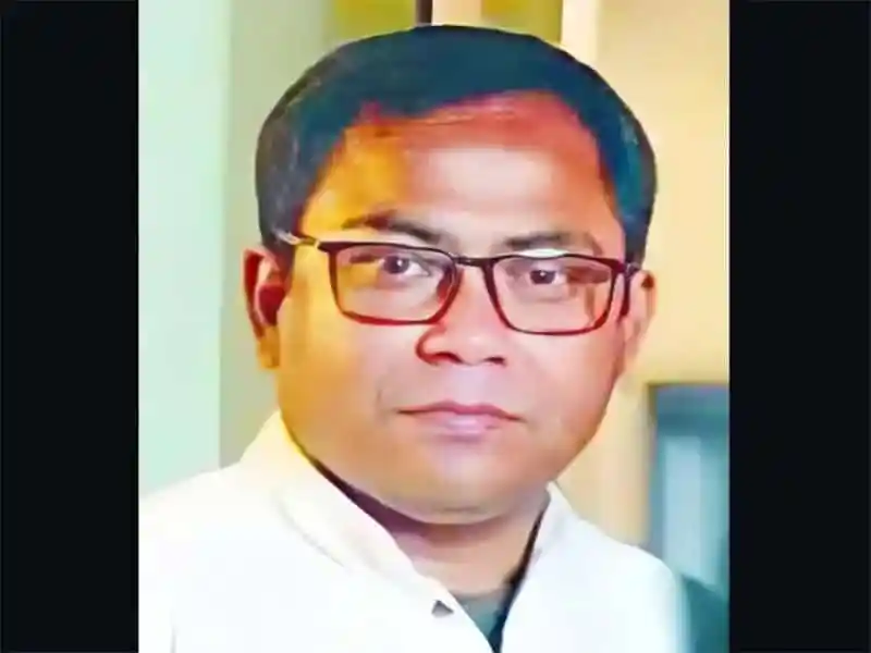 বাংলাদেশের একজন সংবাদ প্রতিবেদক, চ্যানেল আই অনলাইনের জন্য ছবি. Channel i News - চ্যানেল আই নিউজ