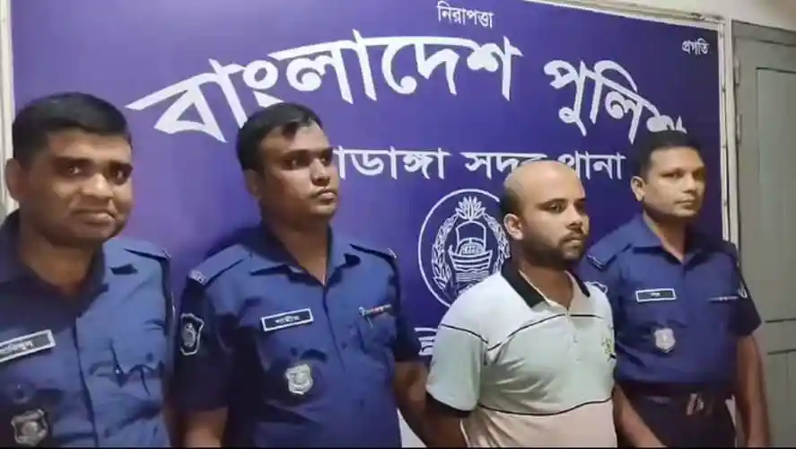 বাংলাদেশ পুলিশ সদস্যরা একটি সংবাদ সম্মেলনে উপস্থিত. Channel i News - চ্যানেল আই নিউজ