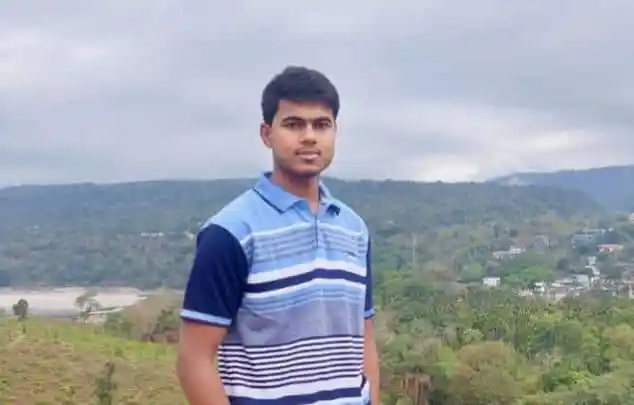 প্রাকৃতিক দৃশ্যের মাঝে দাঁড়িয়ে যুবক, পাহাড় ও নদীর পটভূমি. Channel i News - চ্যানেল আই নিউজ