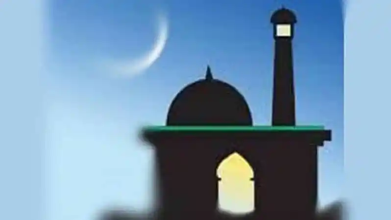 চাঁদ ও মসজিদের silhouette রাতের আকাশে. Channel i News - চ্যানেল আই নিউজ