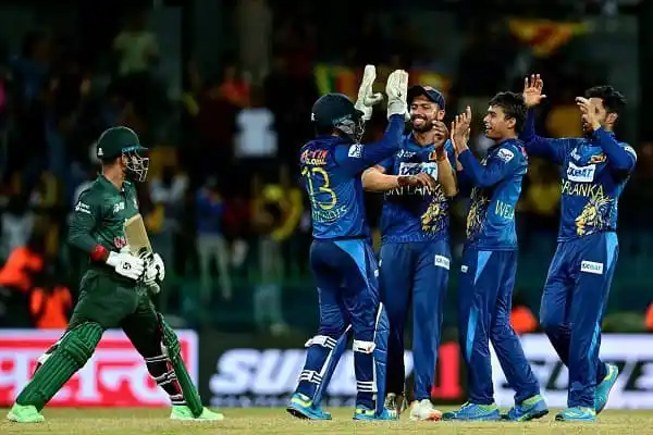 বাংলাদেশ ক্রিকেট দল শ্রীলঙ্কার বিপক্ষে জয় উদযাপন করছে. Channel i News - চ্যানেল আই নিউজ