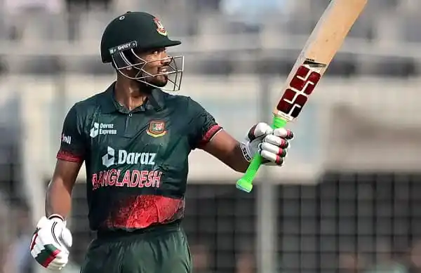 বাংলাদেশ ক্রিকেটার ব্যাটিং করে, ক্রিকেট মাঠে প্রস্তুত. Channel i News - চ্যানেল আই নিউজ