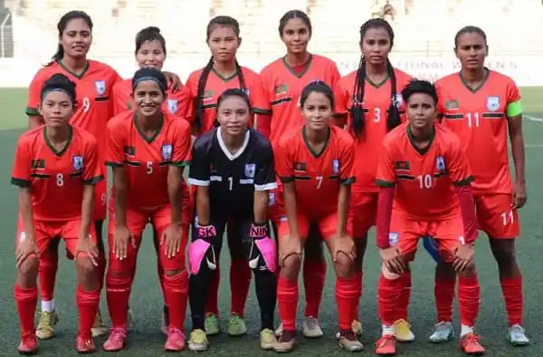 বাংলাদেশ নারী ফুটবল দলের খেলোয়াড়রা মাঠে প্রস্তুত. Channel i News - চ্যানেল আই নিউজ