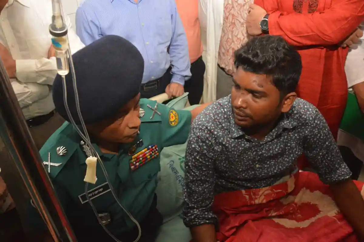 ডিএমপি কমিশনার ছাত্রলীগ নেতা নাঈমের সাথে হাসপাতালে দেখা করেন. Channel i News - চ্যানেল আই নিউজ