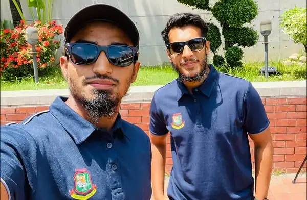 দুই যুবক সানগ্লাস পরে ছবি তুলছেন, সবুজ গাছপালা পেছনে. Channel i News - চ্যানেল আই নিউজ