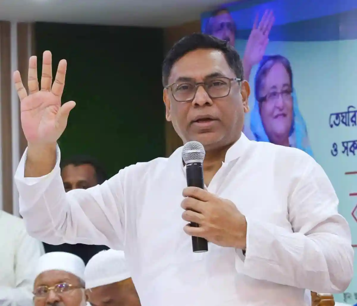 জনাব মোদি বক্তৃতা দিচ্ছেন, হাত তুলে শুভেচ্ছা জানাচ্ছেন. Channel i News - চ্যানেল আই নিউজ