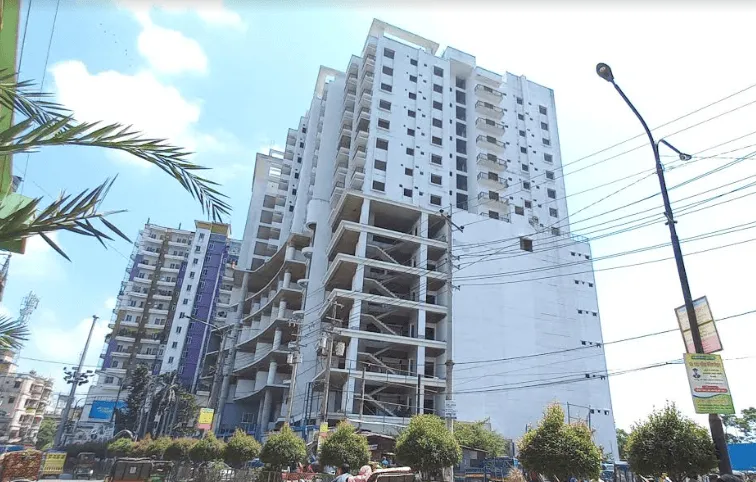 নির্মাণাধীন ১৩ তলা ভবনের ছবি, শ্রমিকের কাজ চলছে. Channel i News - চ্যানেল আই নিউজ