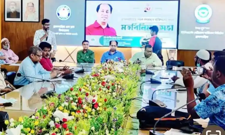 নির্বাচনী সভায় অংশগ্রহণকারী নেতারা আলোচনা করছেন. Channel i News - চ্যানেল আই নিউজ