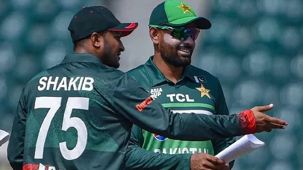 বাংলাদেশ ক্রিকেট দলের খেলোয়াড়রা মাঠে আলোচনা করছে. Channel i News - চ্যানেল আই নিউজ