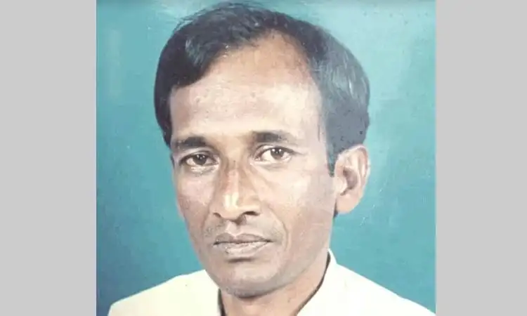 বাংলাদেশি ব্যক্তি portrait, সাধারণ পটভূমিতে ছবি. Channel i News - চ্যানেল আই নিউজ