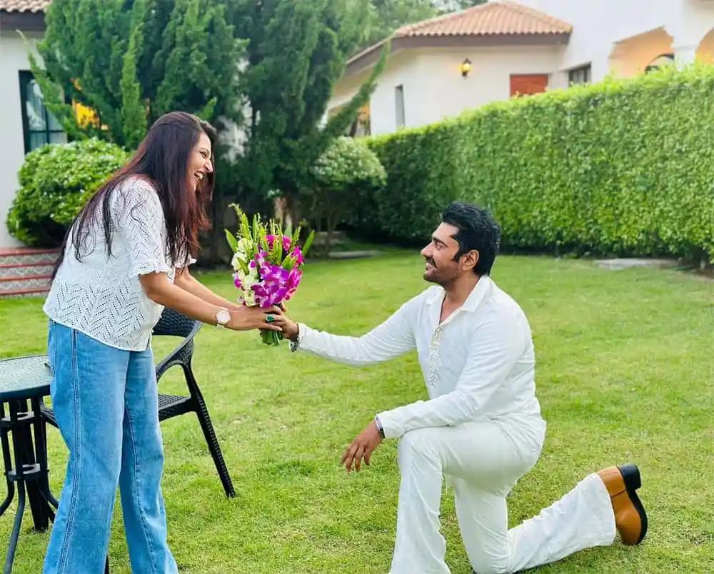 প্রেমের প্রস্তাবে যুবক ও যুবতীর হাস্যোজ্জ্বল মুহূর্ত. Channel i News - চ্যানেল আই নিউজ