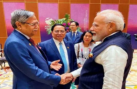 প্রধানমন্ত্রী শেখ হাসিনা ও ভারতের প্রধানমন্ত্রী নরেন্দ্র মোদি সাক্ষাৎ. Channel i News - চ্যানেল আই নিউজ