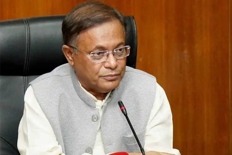 তথ্যমন্ত্রী সাংবাদিকদের সঙ্গে আলোচনা করছেন. Channel i News - চ্যানেল আই নিউজ