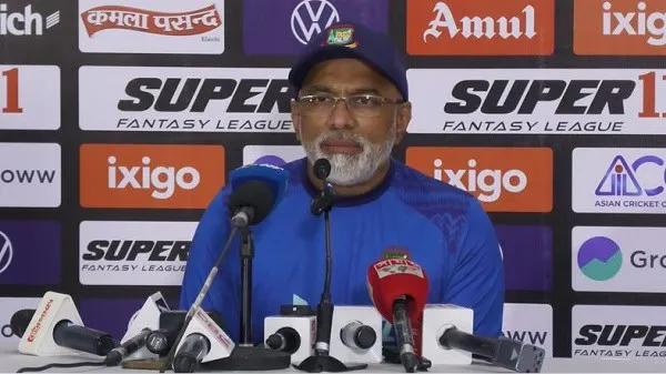 বাংলাদেশ ক্রিকেট দলের কোচ সংবাদ সম্মেলনে বক্তব্য দিচ্ছেন. Channel i News - চ্যানেল আই নিউজ